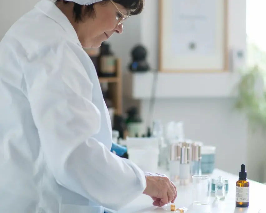 Was-macht-Hautpflege-wirklich-natürlich-Vorteile-Nachteile-und-Einblicke Klara`s Skincare by Sola Massage