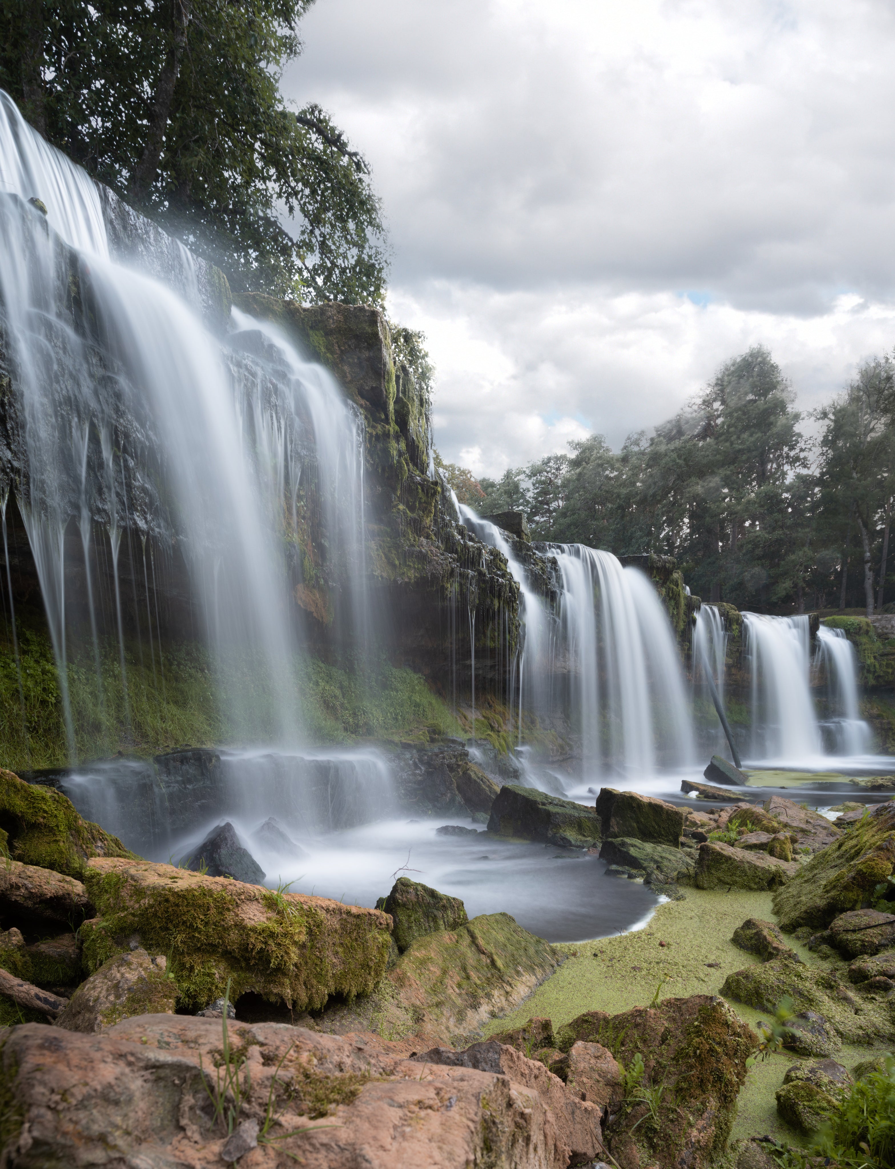 long-exposure-of-a-waterfall-in-nature.jpg